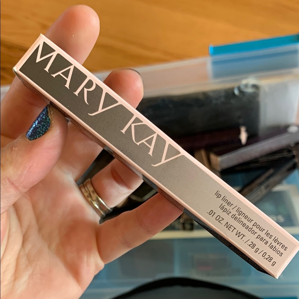 Mary Kay Lip Liner in Clear